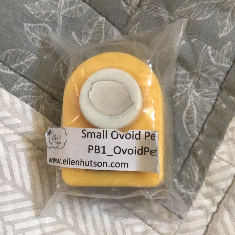🏷 New Small Ovoid Petal Scrapbook Paper Punch Bunch